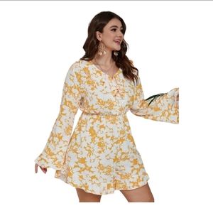 SHEIN Yellow & White Floral Print Trumpet Sleeve Romper (Curve+Plus Size 1X)